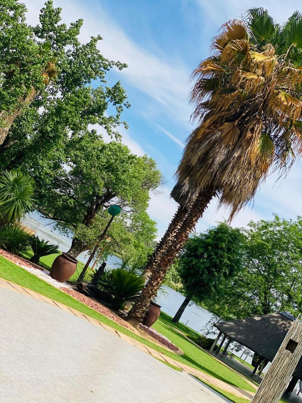 Lalamanzi River Lodge Vanderbijlpark Eksteriør billede